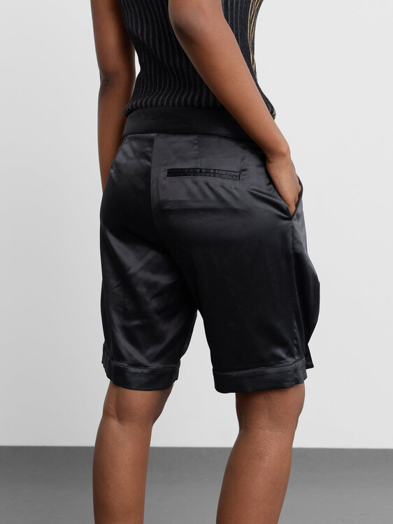 Extē Black Satin Shorts 